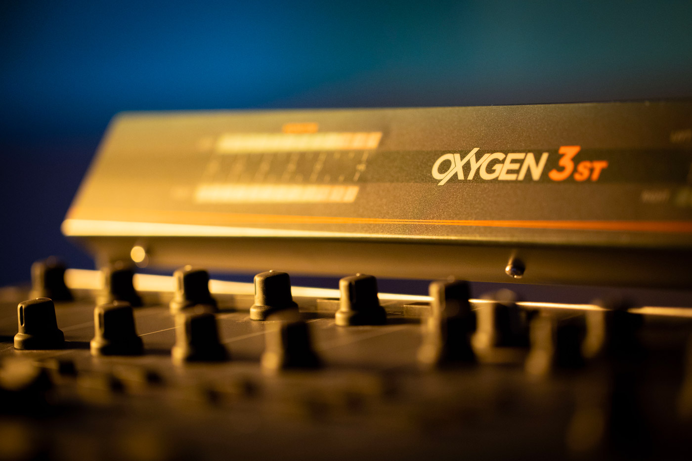 Analog Broadcast Console Oxygen 3st AxelTech